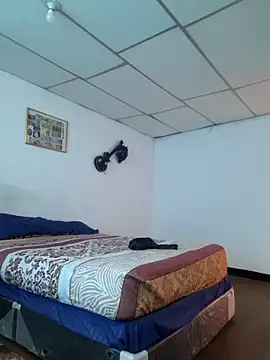 andresbigcock9 online show from April 12, 8:36 pm