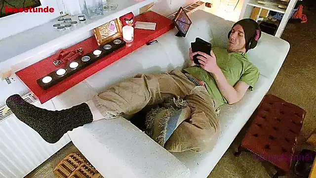 Snapshot of BongChannel chatting on January 1, 7:10 pm BongChannel online show from January 1, 7:10 pm