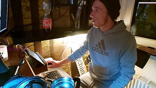 Snapshot of BongChannel chatting on January 2, 5:46 am BongChannel online show from January 2, 5:46 am