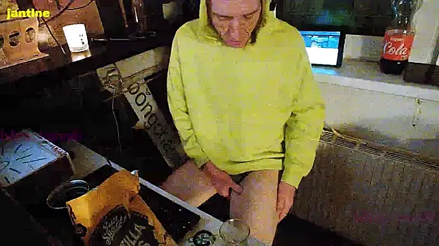 Snapshot of BongChannel chatting on January 3, 6:22 am BongChannel online show from January 3, 6:22 am