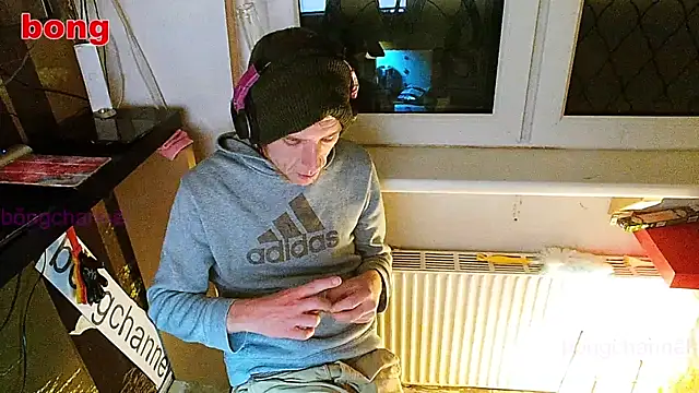 Snapshot of BongChannel chatting on January 6, 12:27 am BongChannel online show from January 6, 12:27 am