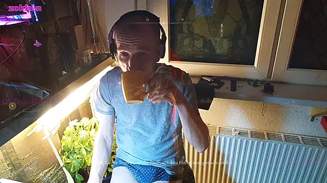 Snapshot of BongChannel chatting on January 14, 5:08 am BongChannel online show from January 14, 5:08 am