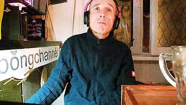 Snapshot of BongChannel chatting on January 25, 9:25 pm BongChannel online show from January 25, 9:25 pm