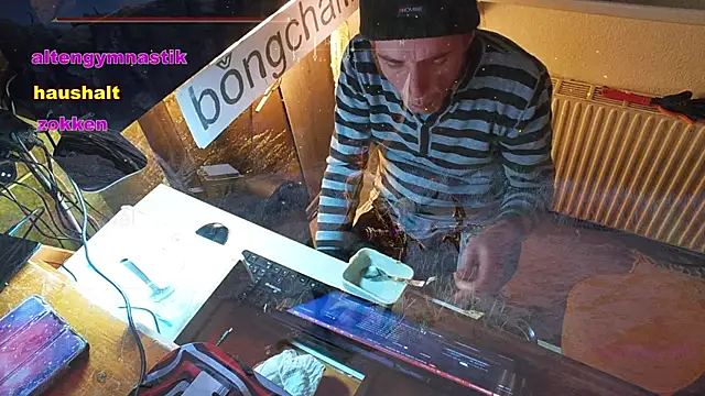 Snapshot of BongChannel chatting on January 30, 1:22 am BongChannel online show from January 30, 1:22 am