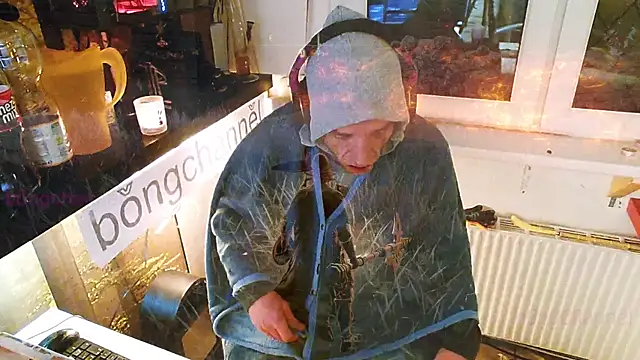 Snapshot of BongChannel chatting on February 2, 1:23 am BongChannel online show from February 2, 1:23 am