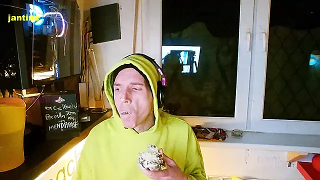 Snapshot of BongChannel chatting on February 10, 1:03 am BongChannel online show from February 10, 1:03 am