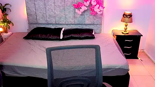 Lana stone  online show from October 11, 3:28 am