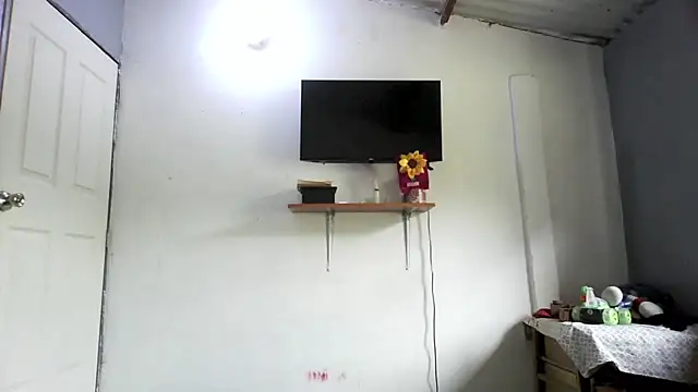 linzeysmith4 online show from June 10, 7:02 pm