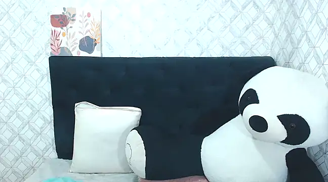 Emma-Wilson online show from February 6, 11:43 am