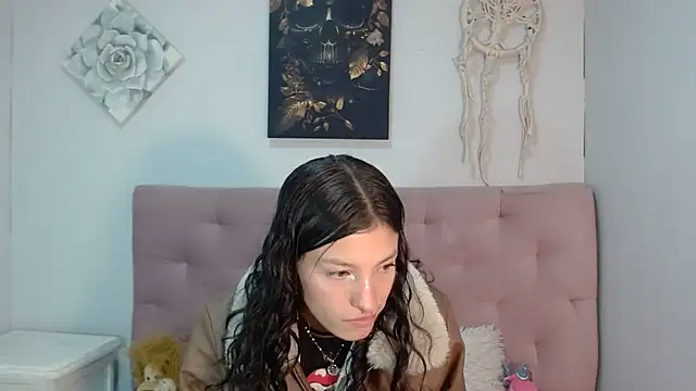 Emma-Wilson online show from March 19, 7:17 pm