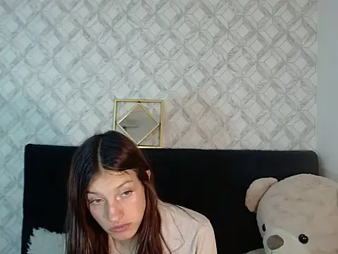 Emma-Wilson online show from December 5, 6:11 am