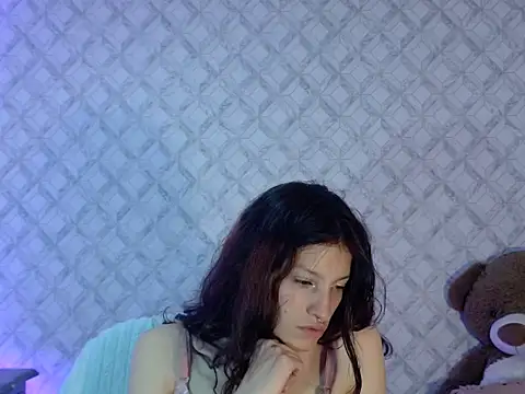 Emma-Wilson online show from March 13, 6:36 pm