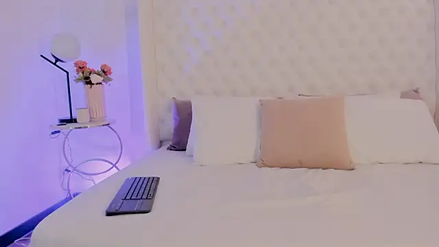 Snapshot of MALENA-ANGEL chatting on January 28, 11:17 pm MALENA-ANGEL online show from January 28, 11:17 pm