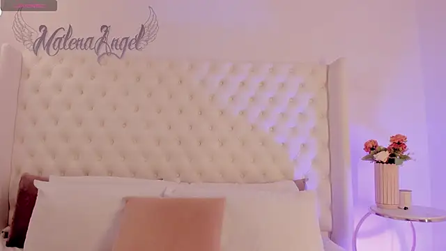 Snapshot of MALENA-ANGEL chatting on February 1, 7:55 pm MALENA-ANGEL online show from February 1, 7:55 pm