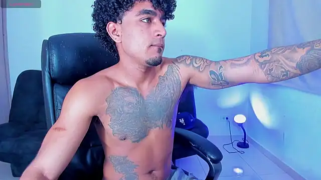 dominic brandd23 online show from June 13, 3:48 am