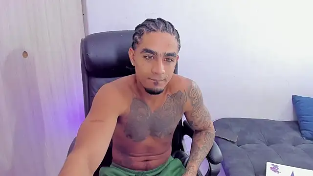 Snapshot of dominic_brandd23 chatting on July 1, 4:25 am dominic brandd23 online show from July 1, 4:25 am