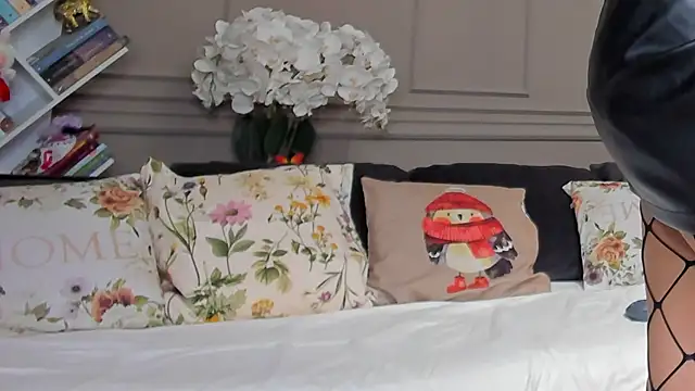 Deliciouslips online show from November 7, 3:56 pm