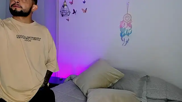 Chloe Johnson  online show from March 12, 3:34 am