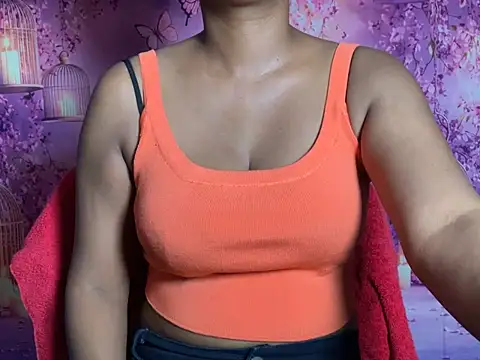 Snapshot of Sexy_trisha__7 chatting on July 16, 6:03 pm Sexy trisha 7 online show from July 16, 6:03 pm