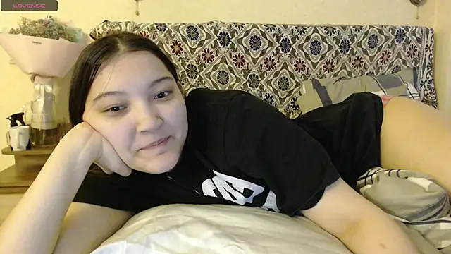 Snapshot of AlisaDevis chatting on February 9, 1:14 pm AlisaDevis online show from February 9, 1:14 pm