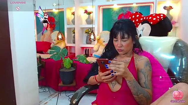 Snapshot of lorenapinto chatting on October 27, 1:09 am lorenapinto online show from October 27, 1:09 am