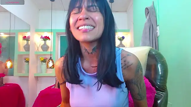 lorenapinto online show from February 19, 5:14 am