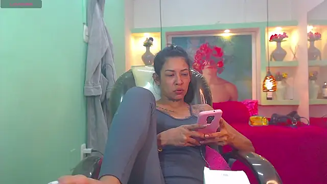 Snapshot of lorenapinto chatting on May 13, 3:37 am lorenapinto online show from May 13, 3:37 am