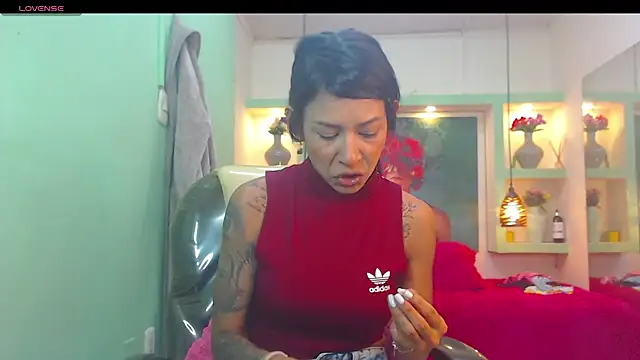 Snapshot of lorenapinto chatting on May 21, 1:34 am lorenapinto online show from May 21, 1:34 am