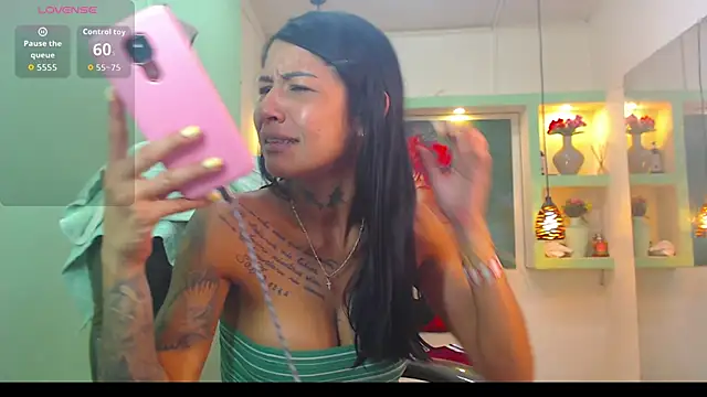 Snapshot of lorenapinto chatting on June 15, 12:24 am lorenapinto online show from June 15, 12:24 am