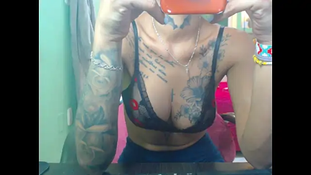 Snapshot of lorenapinto chatting on July 24, 10:52 pm lorenapinto online show from July 24, 10:52 pm