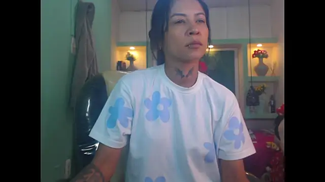 Snapshot of lorenapinto chatting on July 31, 1:27 am lorenapinto online show from July 31, 1:27 am