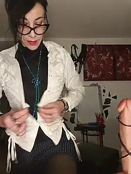 freyamoret online show from May 6, 1:57 am