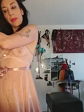 freyamoret online show from June 25, 4:56 am