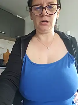 Snapshot of KristenVega chatting on May 19, 8:09 am KristenVega online show from May 19, 8:09 am