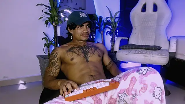 Young laroi online show from December 7, 6:21 am