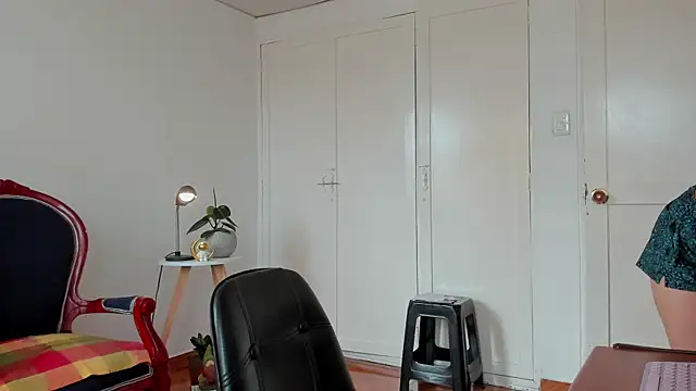 cuddlingbunny online show from December 12, 1:39 pm