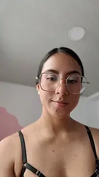 Snapshot of DaraBeckett chatting on May 29, 2:26 pm DaraBeckett online show from May 29, 2:26 pm