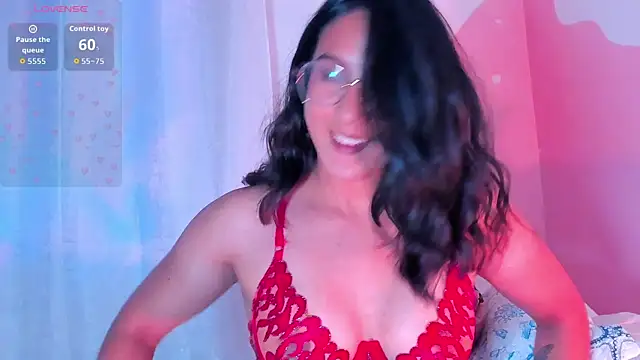 Snapshot of DaraBeckett chatting on June 2, 11:34 am DaraBeckett online show from June 2, 11:34 am