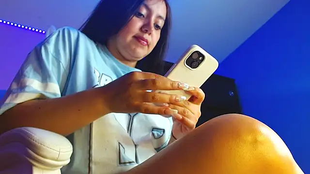 Snapshot of Isa-Jones chatting on December 5, 2:09 am Isa-Jones online show from December 5, 2:09 am