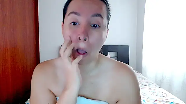 Snapshot of emely_sexx20 chatting on November 24, 2:39 pm emely sexx20 online show from November 24, 2:39 pm