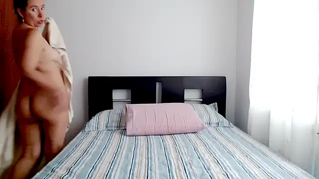 Snapshot of emely_sexx20 chatting on December 15, 2:32 pm emely sexx20 online show from December 15, 2:32 pm