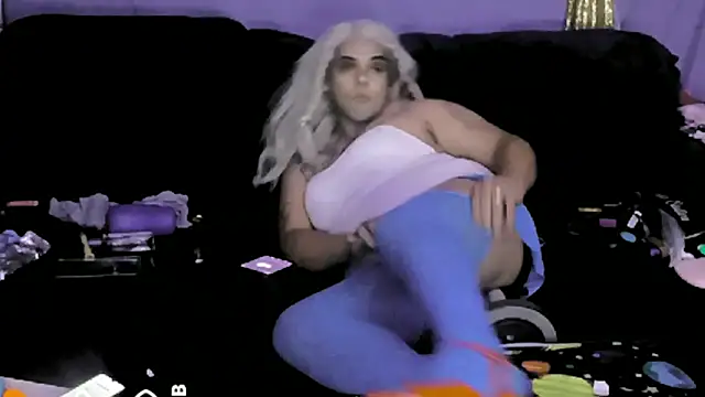 Snapshot of indica310 chatting on March 3, 1:42 pm indica310 online show from March 3, 1:42 pm