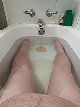 Snapshot of jrsexy83 chatting on February 17, 1:32 pm jrsexy83 online show from February 17, 1:32 pm