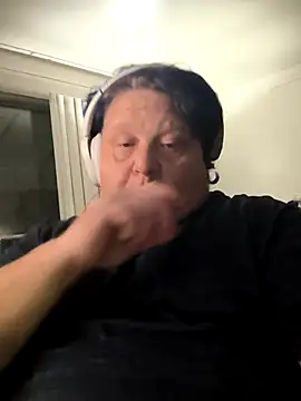 Snapshot of jrsexy83 chatting on January 7, 8:17 am jrsexy83 online show from January 7, 8:17 am