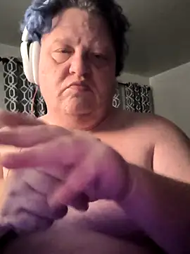 Snapshot of jrsexy83 chatting on January 18, 10:41 am jrsexy83 online show from January 18, 10:41 am