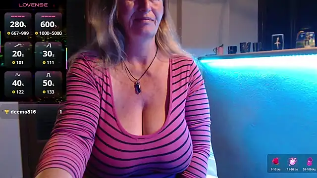 JennaDeluxe online show from April 29, 2:48 am