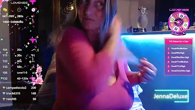 Snapshot of JennaDeluxe chatting on May 4, 5:53 pm JennaDeluxe online show from May 4, 5:53 pm