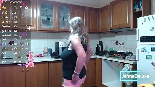 Snapshot of JennaDeluxe chatting on June 13, 7:06 am JennaDeluxe online show from June 13, 7:06 am