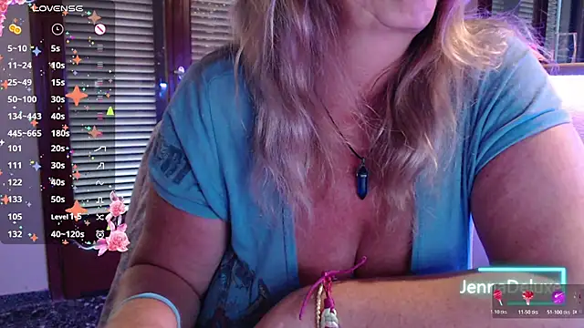Snapshot of JennaDeluxe chatting on July 4, 4:07 am JennaDeluxe online show from July 4, 4:07 am