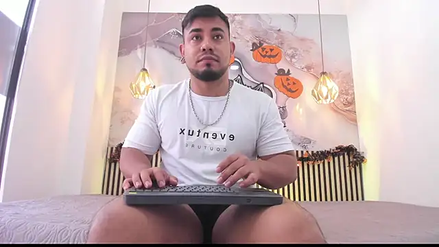 BrianMalonee online show from November 1, 1:02 pm